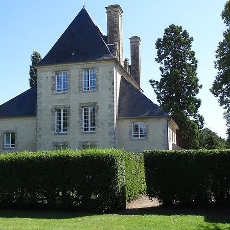 Chateau Turgot Gites Bons-Tassily Habitación foto